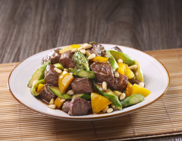 anz600_STIR FRIED BEEF WITH PINE NUTS AND OYSTER SAUCE