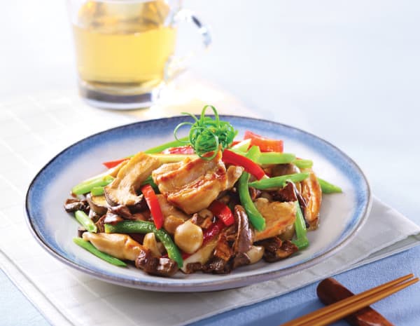 anz600_STIR FRIED CHICKEN FILLETS WITH MIXED MUSHROOMS