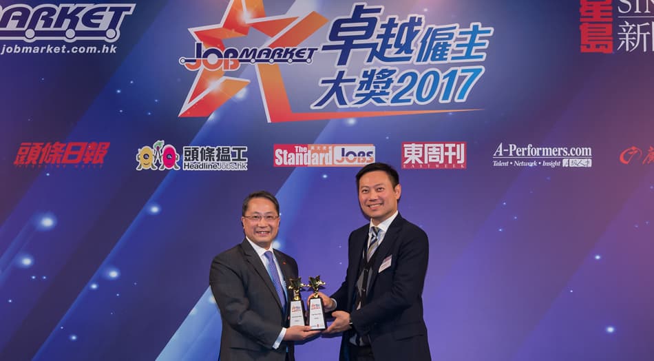Mr. Derek Wu, Executive Vice President - Global Human Resources of Lee Kum Kee received the “Employer of Choice Award 2017” from JobMarket.
