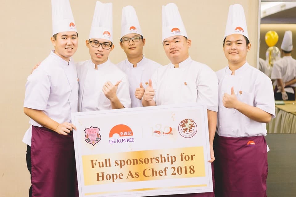 13 outstanding students of KUSU Chef Training Programme will be granted scholarships from Lee Kum Kee’s “Hope as Chef” programme for their eight-month culinary training.