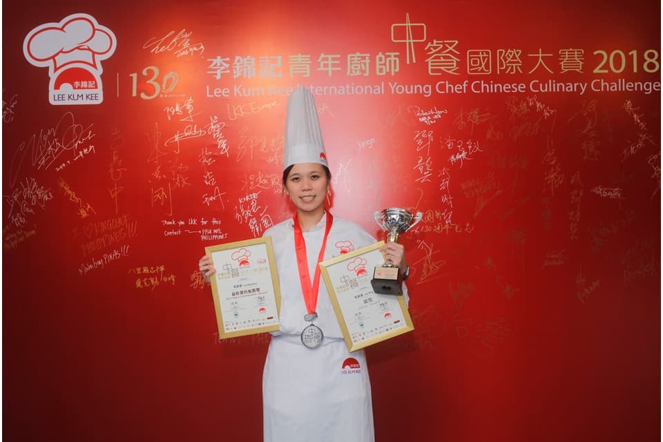 「最佳醬料配搭獎」得獎者葉銘惠（香港）及得獎菜式「鳳舞繞玉龍」