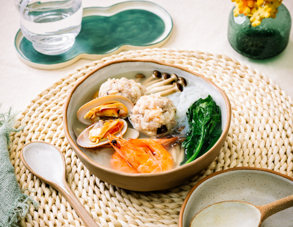 Rice Vermicelli Soup with Seafood and Meatballs