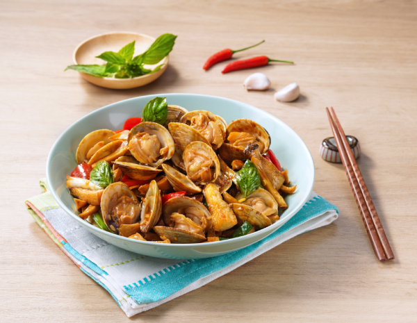 Stir-fried Clams with Basil and King Oyster Mushrooms
