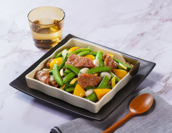 Stir-fried beef with Honey pea and Lily Bulb