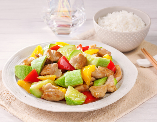 Stir-fried Zucchini and Capsicums with Chicken Fillet