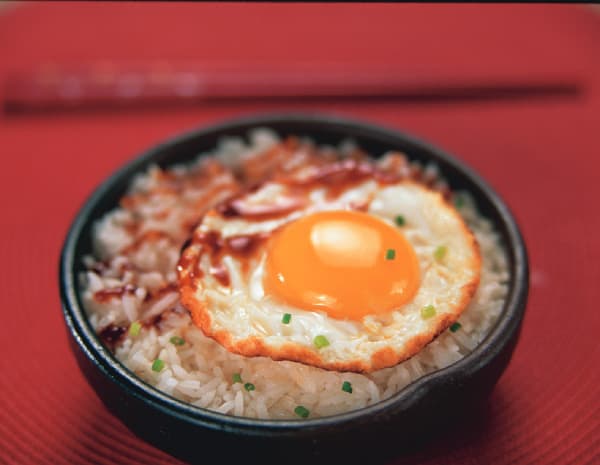 Pan-fried Eggs on Rice with Oyster Sauce