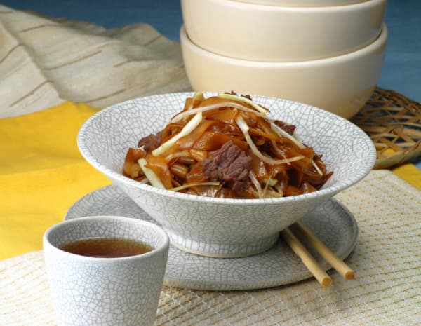HK_recipe_600_Stir-fried Rice Noodles with Dark Soy Sauce