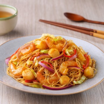 Stir-fried Rice Vermicelli with Seafood in Curry Sauce for Street Food Sauce