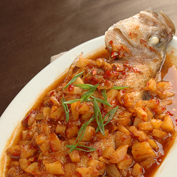 Steamed Fish with Spicy Pineapple Sauce