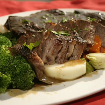 Recipe Oyster Flavored Roast Beef with Steamed Vegetables