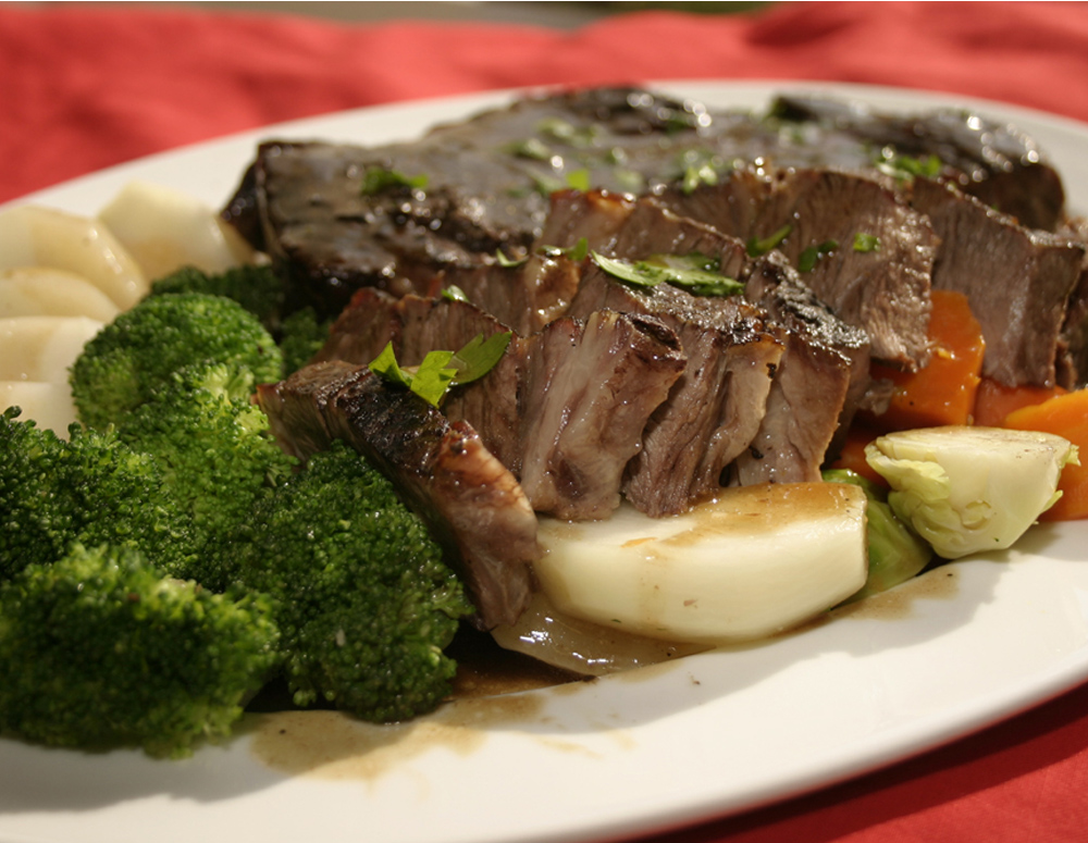 Recipe Oyster Flavored Roast Beef with Steamed Vegetables