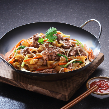 Recipe Stir-Fried Rice Noodles with Beef in All-Purpose Marinade