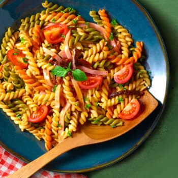 Spiral Pasta Salad with Ham and Tomatoes